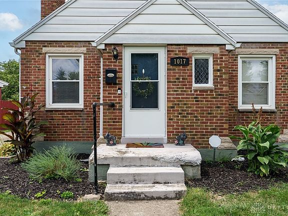 3rd image of 1017 Broadmoor Dr
