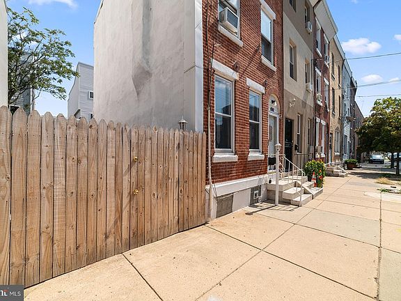 4th image of 1909-1909 E Huntingdon St #1911