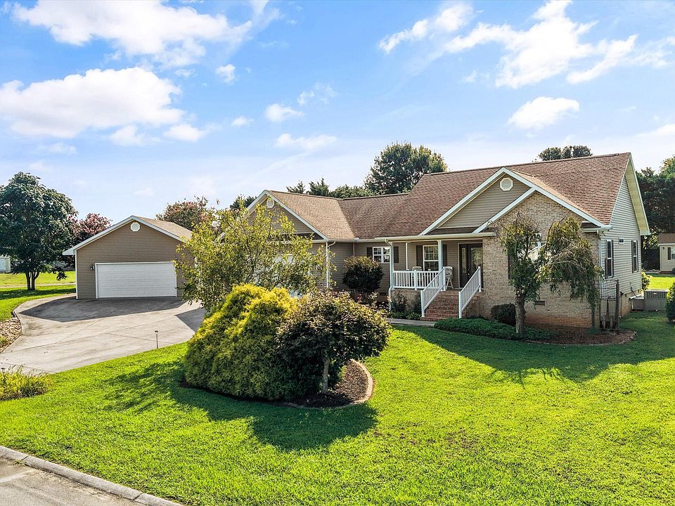 1st image of 114 Brooklyn Dr