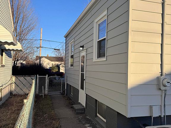 5th image of 3944 Grover Ave