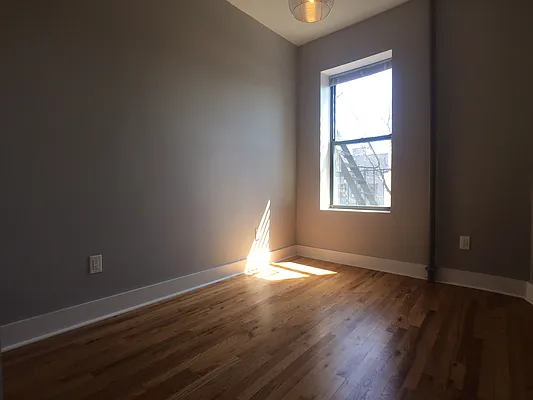 Rented by Evergreen Apartments BK | media 54