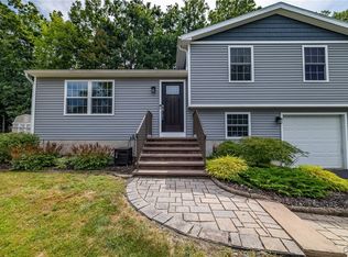 8439 Falcon Dr, Liverpool, NY 13090