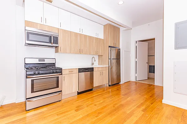 Rented by MySpaceNYC | media 48