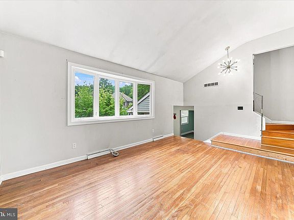 5th image of 2226 Jamaica Dr
