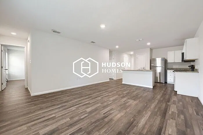 3 bed, 2.0 bath, 1028 sqft, $1,925 — Photo 4