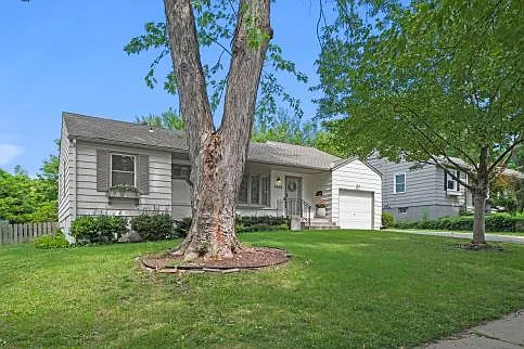 2 bed, 1.5 bath, 1037 sqft, $2,750 — Photo 2