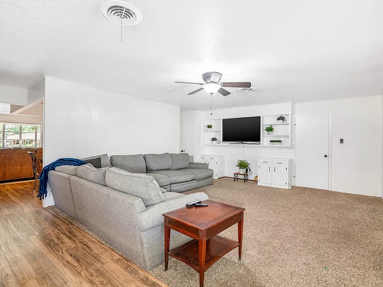 2202 Eaves Dr — Photo 7