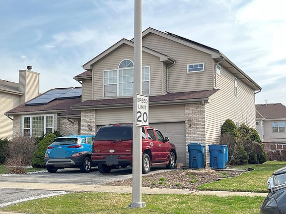 2nd image of 922 Laura Ln