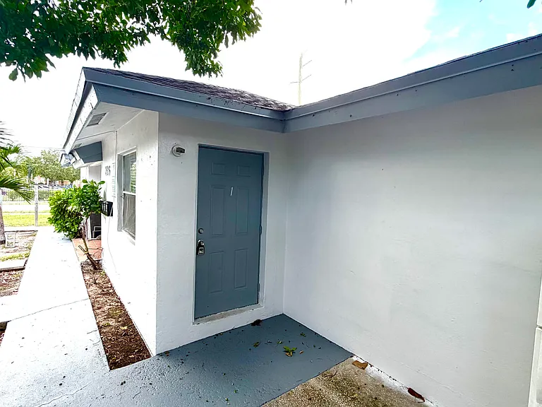245 NW 12th Ct #1-4 — Photo 2