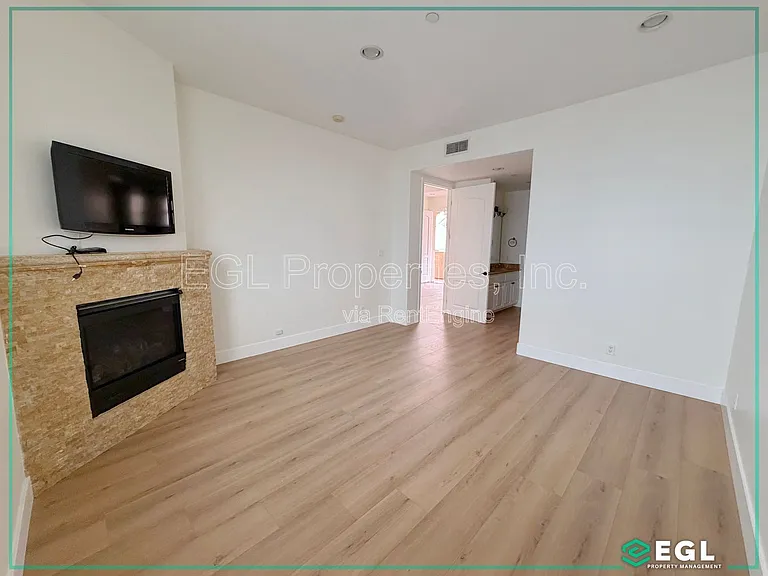 16123 Sunset Blvd #304 — Photo 9