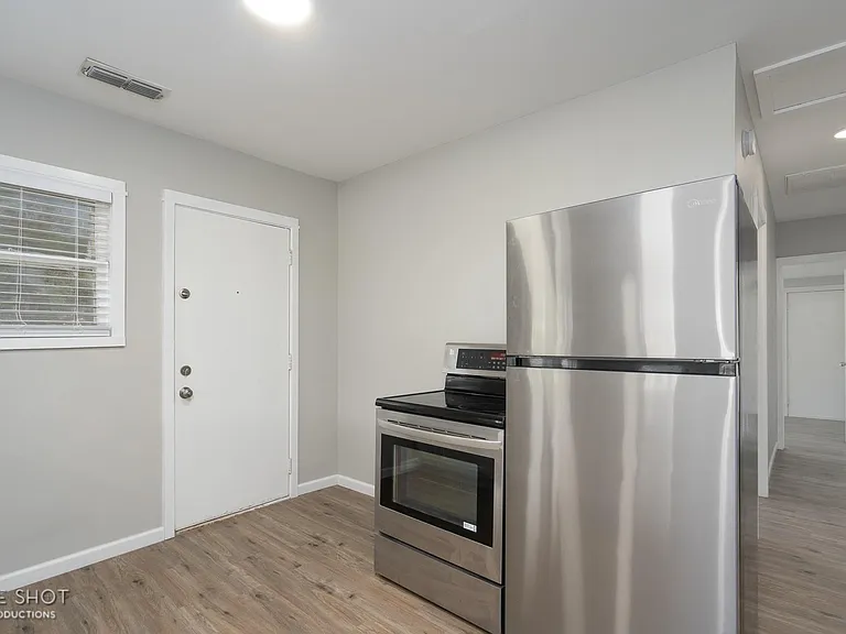 2744 Russell Ave — Photo 16