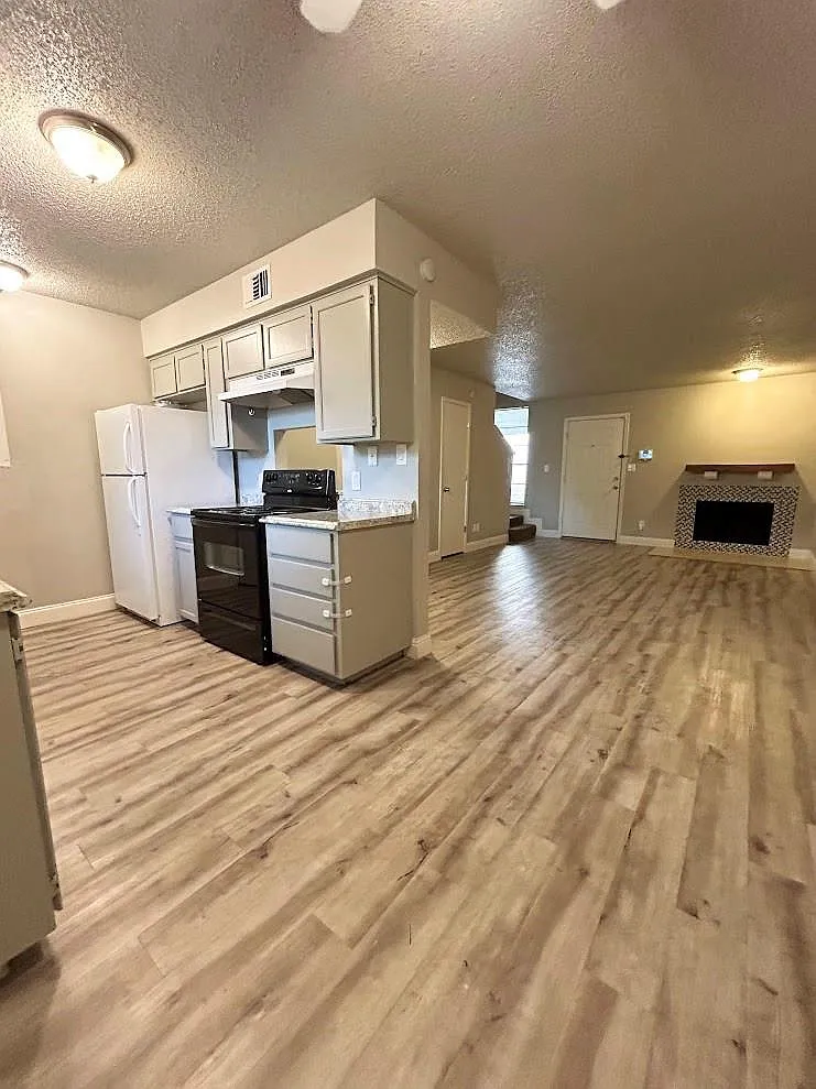 2 bed, 1.5 bath, 1015 sqft, $1,150 — Photo 4