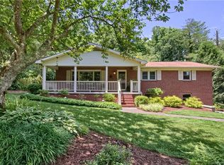 122 Sir Galahad Dr, Hendersonville, NC 28791