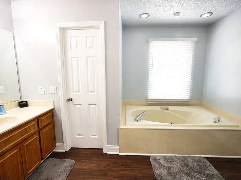 5456 Roxbury Dr — Photo 13