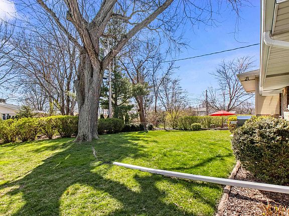 5th image of 1118 W Burnside Dr