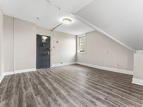 3rd image of 150 Bruce Ave