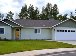 1518 SW Yucca Dr, Grants Pass, OR 97527