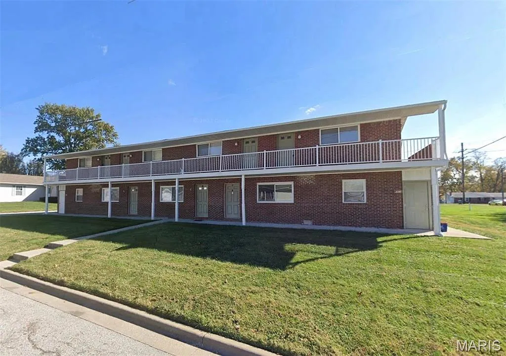 2 bed, 1.0 bath, 820 sqft, $1,200 — Photo 1