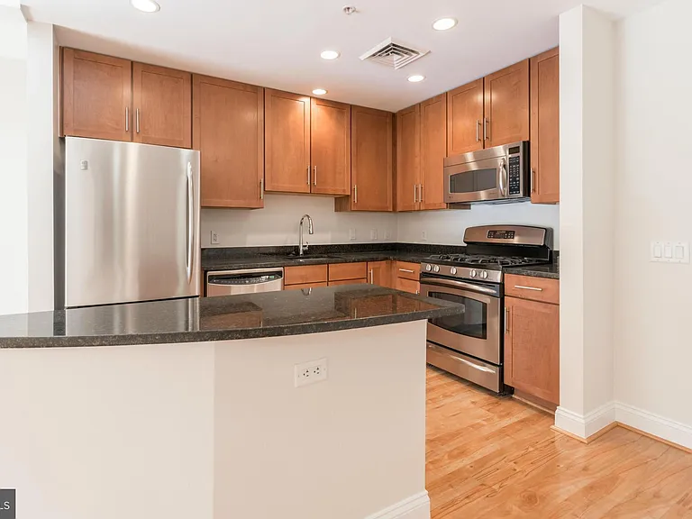 525 N Fayette St #420 — Photo 4