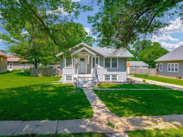128 S Highland St, Conway Springs, KS 67031