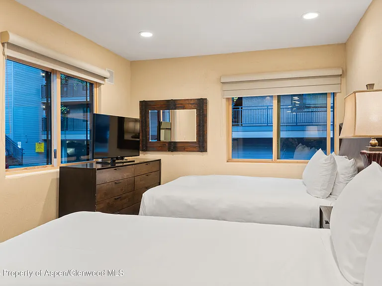 650 S Monarch St #4 — Photo 26