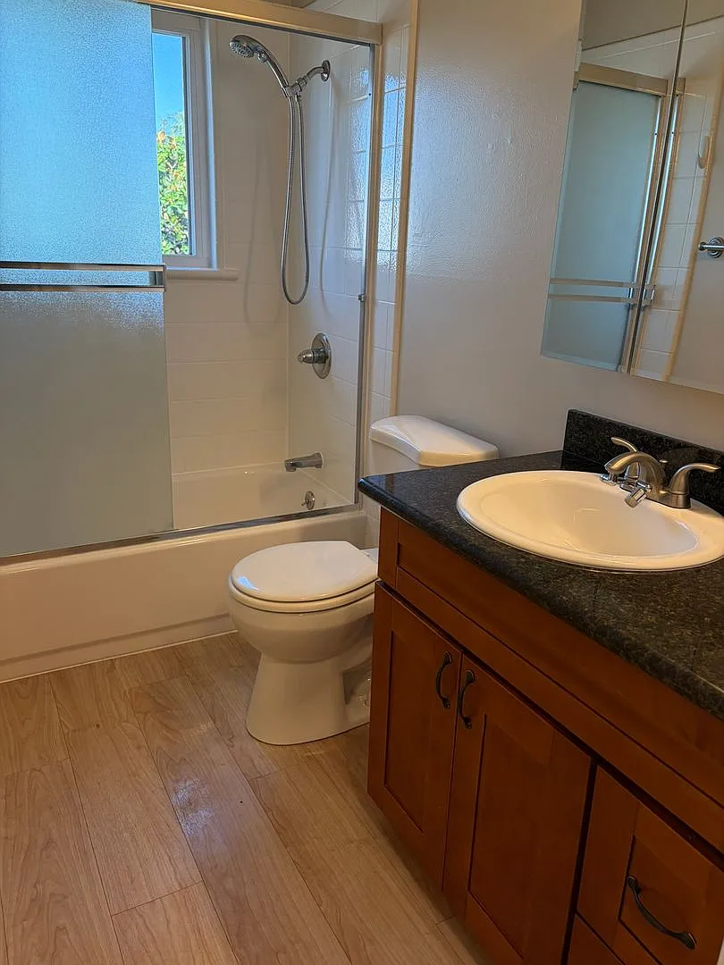 400 - 1616 Queen Charlotte Dr — Photo 4