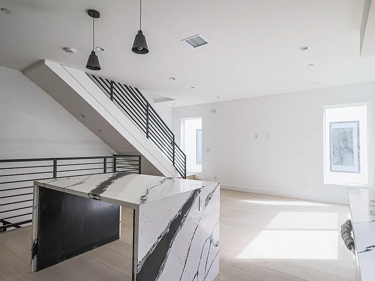 New Construction Luxury 4 Bed Townhomes With Roof Decks — Photo 47