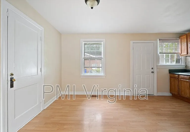 141 Howe St — Photo 9