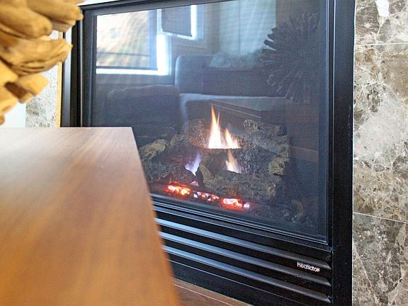Gas fireplace which can quickly warm up the living room