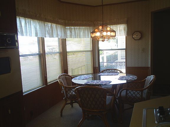 5th image of 609 Lake Larch Ln