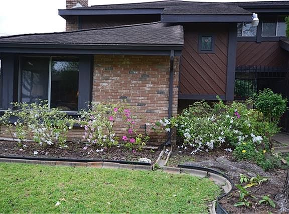 3rd image of 12827 Corona Ln