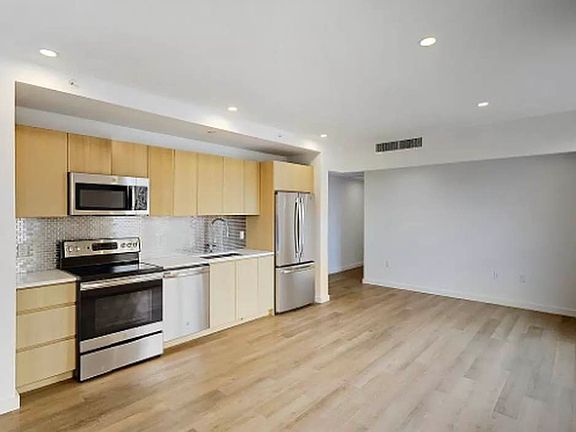 2nd image of 814 Amsterdam Ave APT 12M