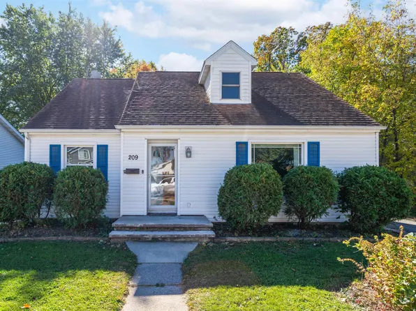 209 E 10th St, Kaukauna, WI 54130