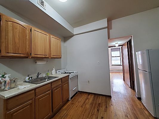 1st image of 1978 2nd Ave APT 5A