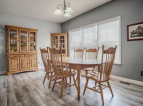 5th image of 1498 Deer Creek Dr