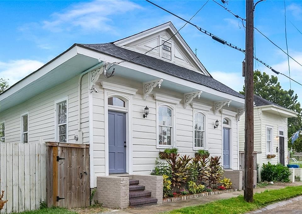 1st image of 6135 Chartres St