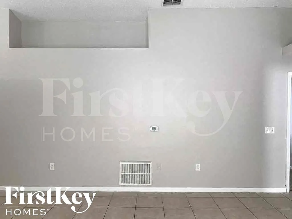 3 bed, 2.0 bath, 1300 sqft, $1,750 — Photo 4
