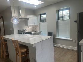 643 N Main St
