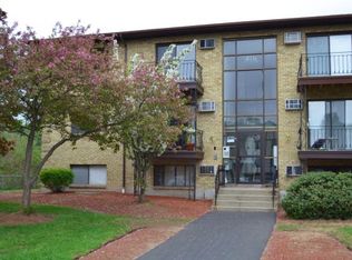 9 Lancelot Ct APT 5, Salem, NH 03079