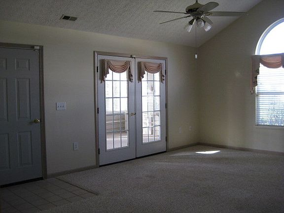 4th image of 636 Hampton Woods Dr