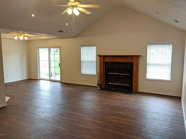 2630 S Highland Ave — Photo 2
