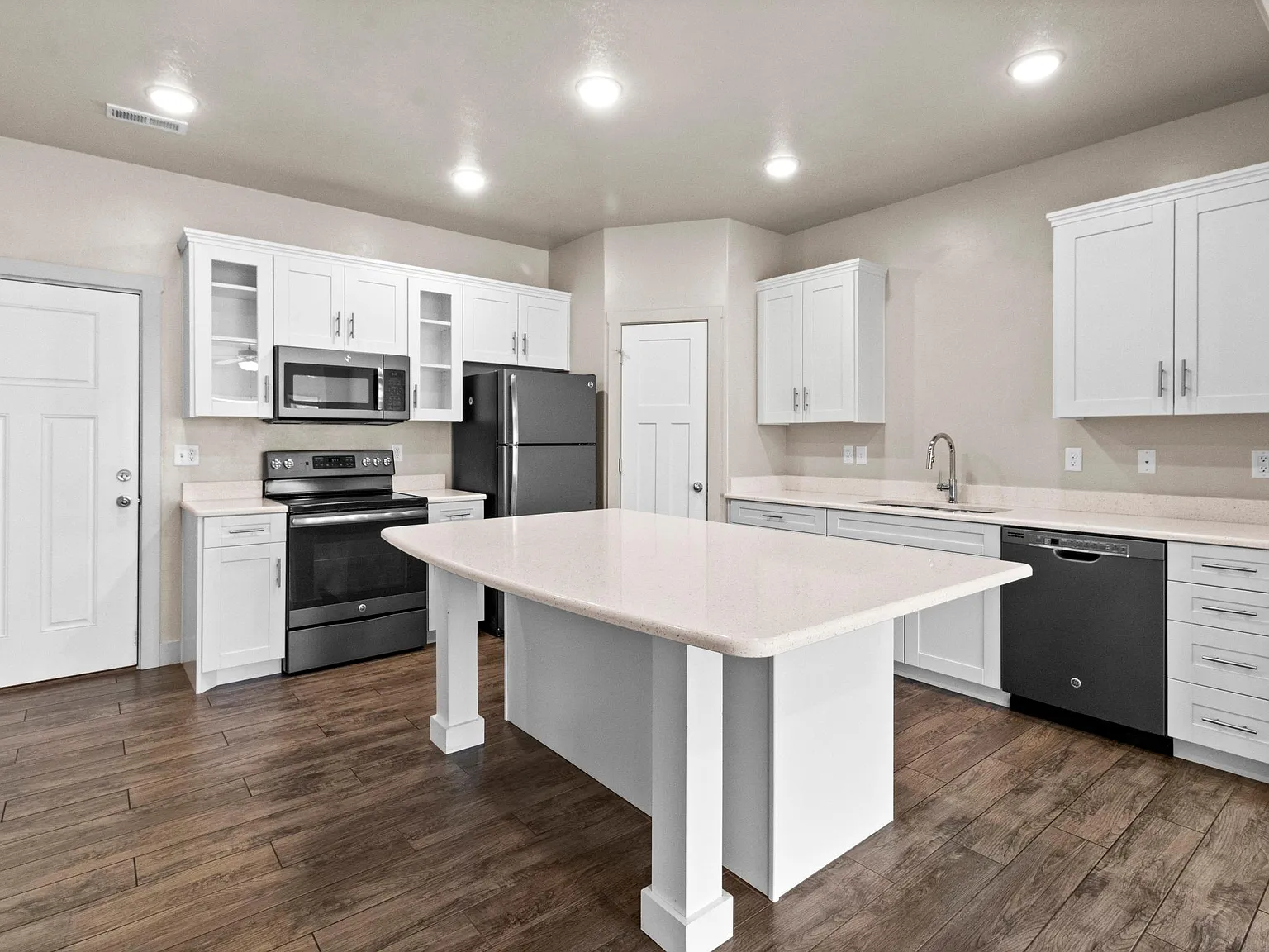 Greyhawk Townhomes — Photo 4