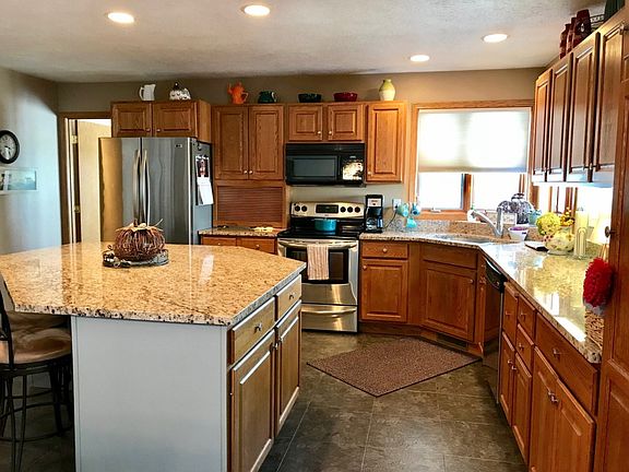 3rd image of 4809 Oxford Dr