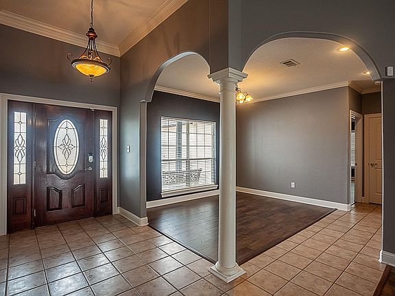 3rd image of 685 Winchester Dr