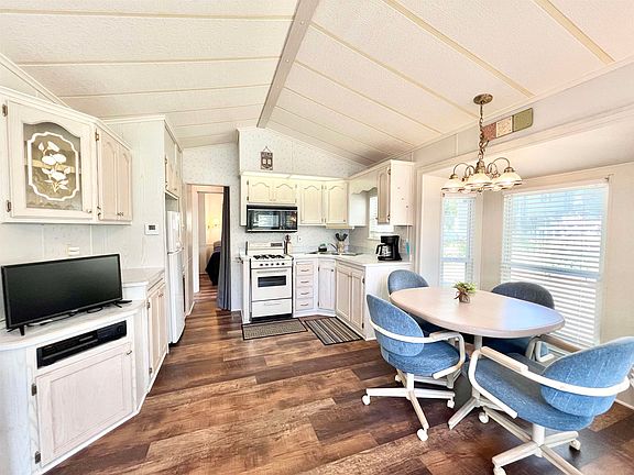 4th image of 476 Westview Ct