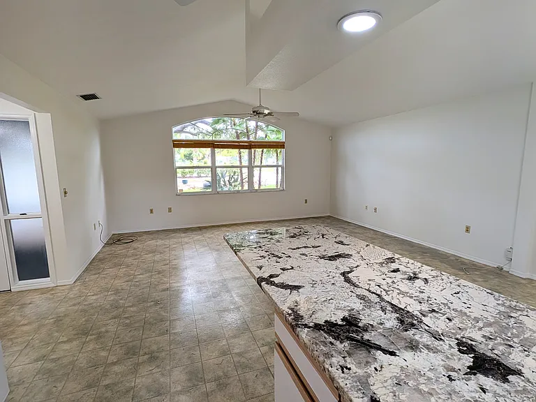 1315 8th St W — Photo 5