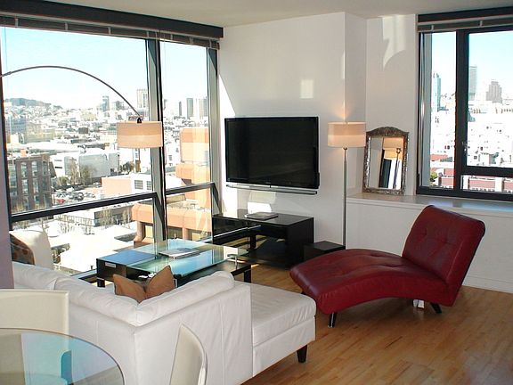 4th image of 250 King St Unit 1100