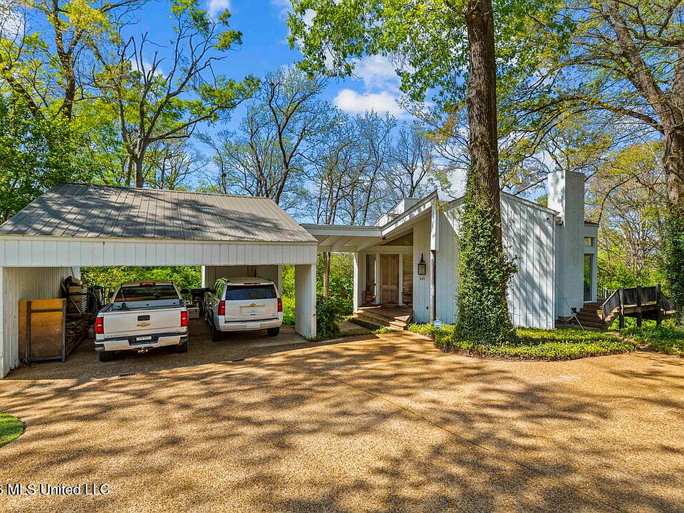 1st image of 825 Crestview Dr