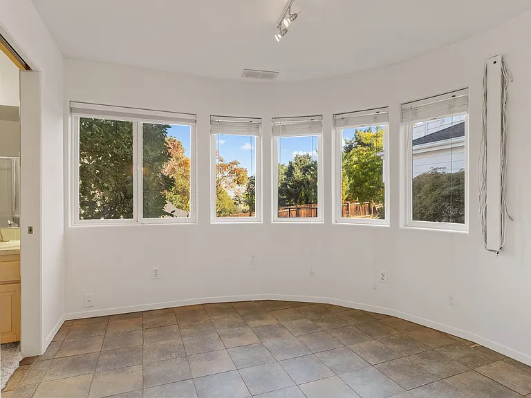 301 Canyon Pl — Photo 5