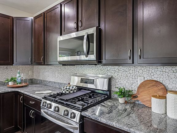 4th image of 1407 Windsor Ct